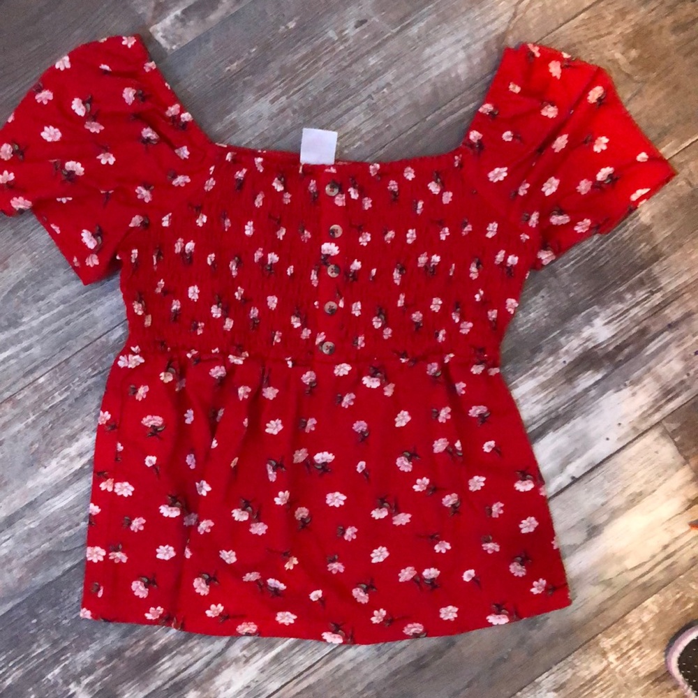 Red flower top